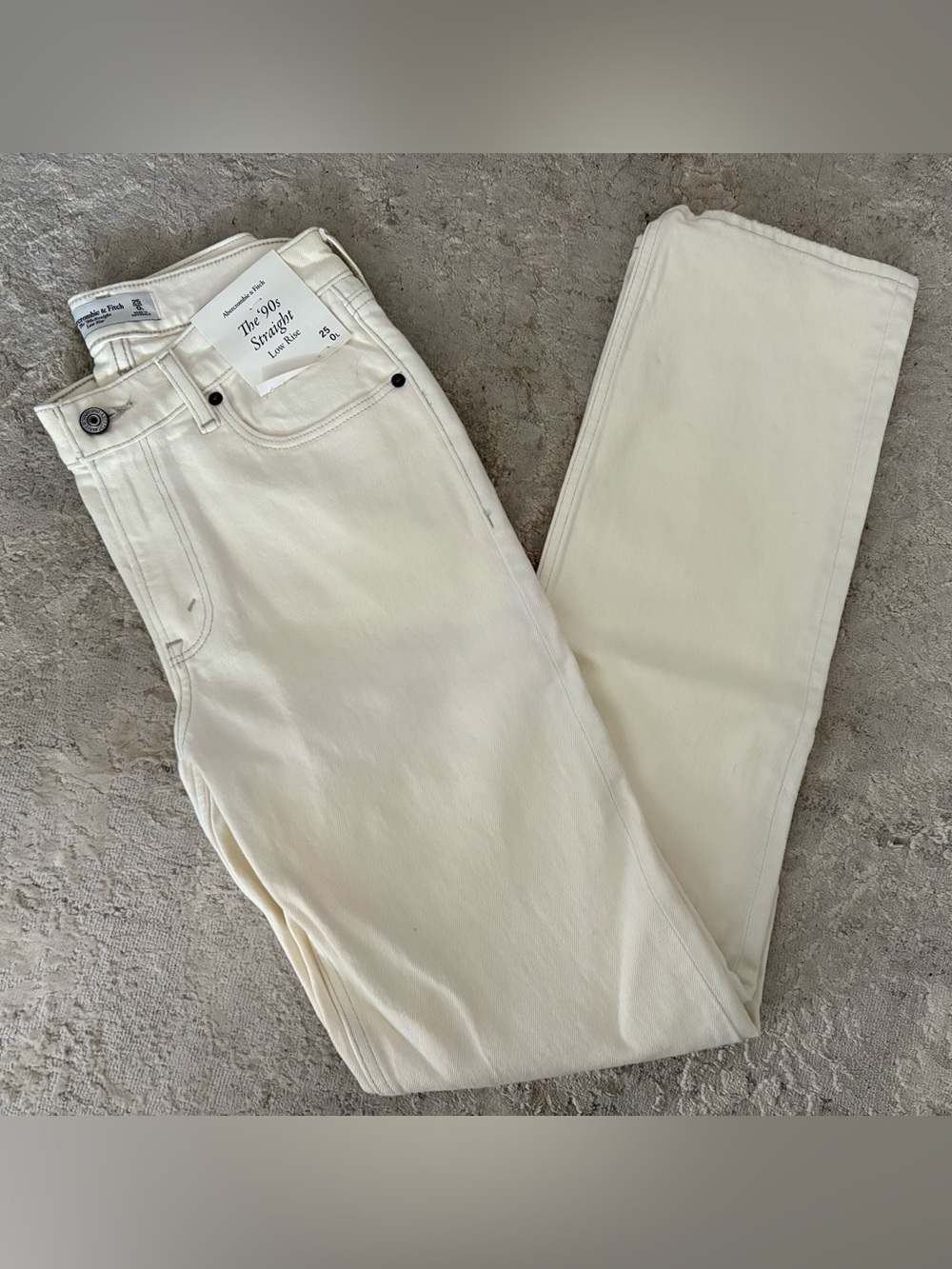 NWT❗️Abercrombie & Fitch Cream 90’s Straight Leg Jeans